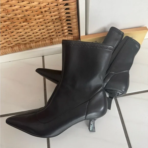 Abound Black Pointed Toe Kitten Heel Boots – Size 7MMinimalist Ankle Booties Heeled Boots